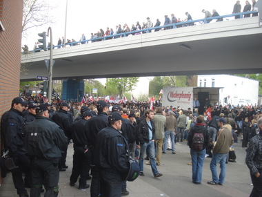 Bolckierte Kreuzung in Hamburg-Barmbek