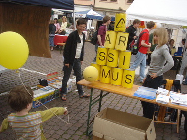 Büchsenwerfen gegen Rassismus