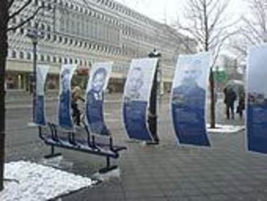 Foto: Wanderausstellung von Todes-Opfern rechter Gewalt in Magdeburg 2006