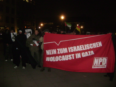 NPD-Transparent nein zum israelischen Holocaust