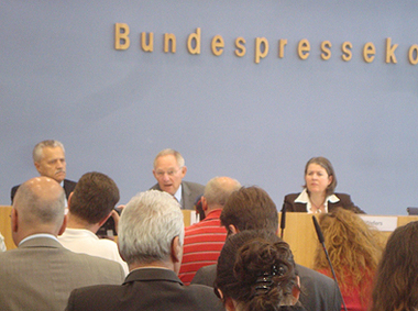 Das Podium auf der Bundespressekonferenz mit Wolfgang Schäuble