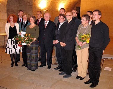 Gruppenbild: Preisträger mit Stiftungsvertretern und Ministerpräsident Milbradt